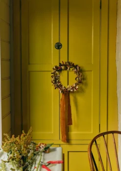 TOAST Christmas Decorations*Mistletoe Paper Wreath